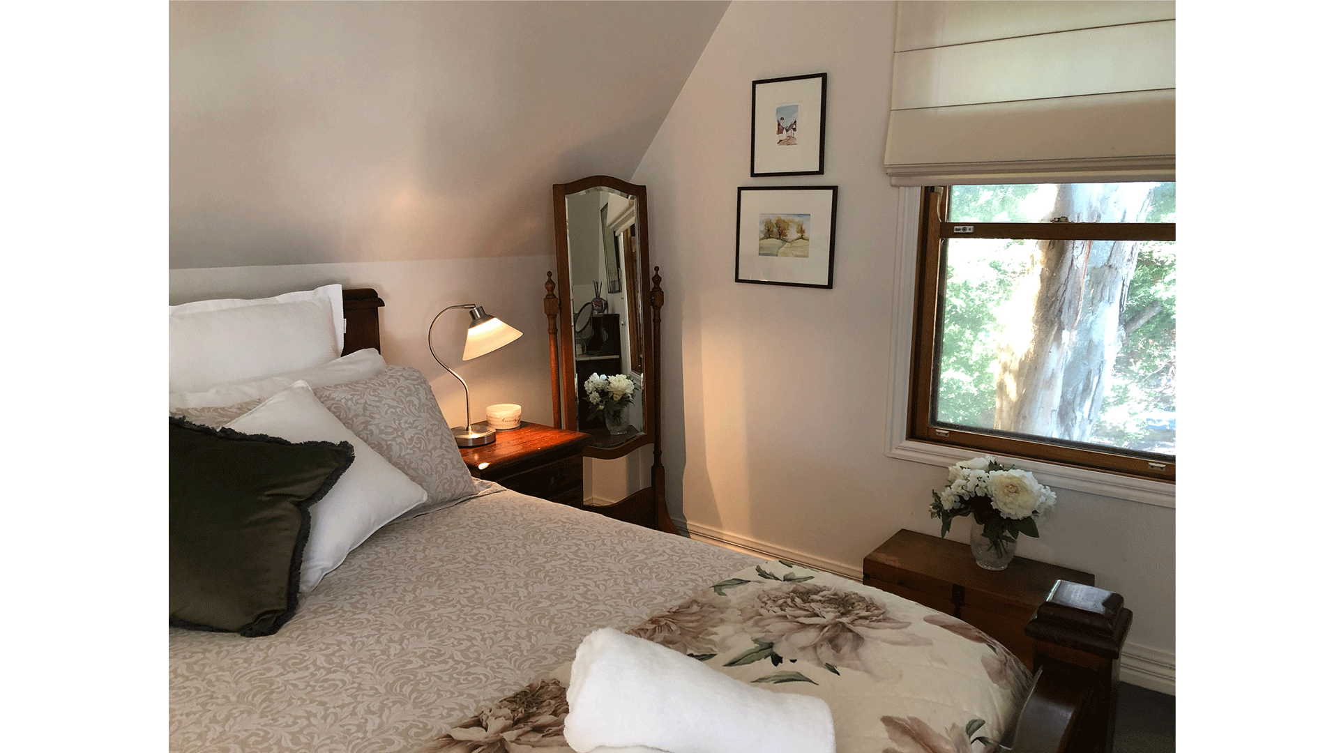 Coach House bedroom